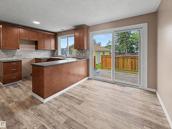 5th image of 4418 45th Ave