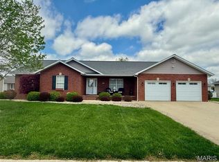 923 W 3rd St, Aviston, IL 62216