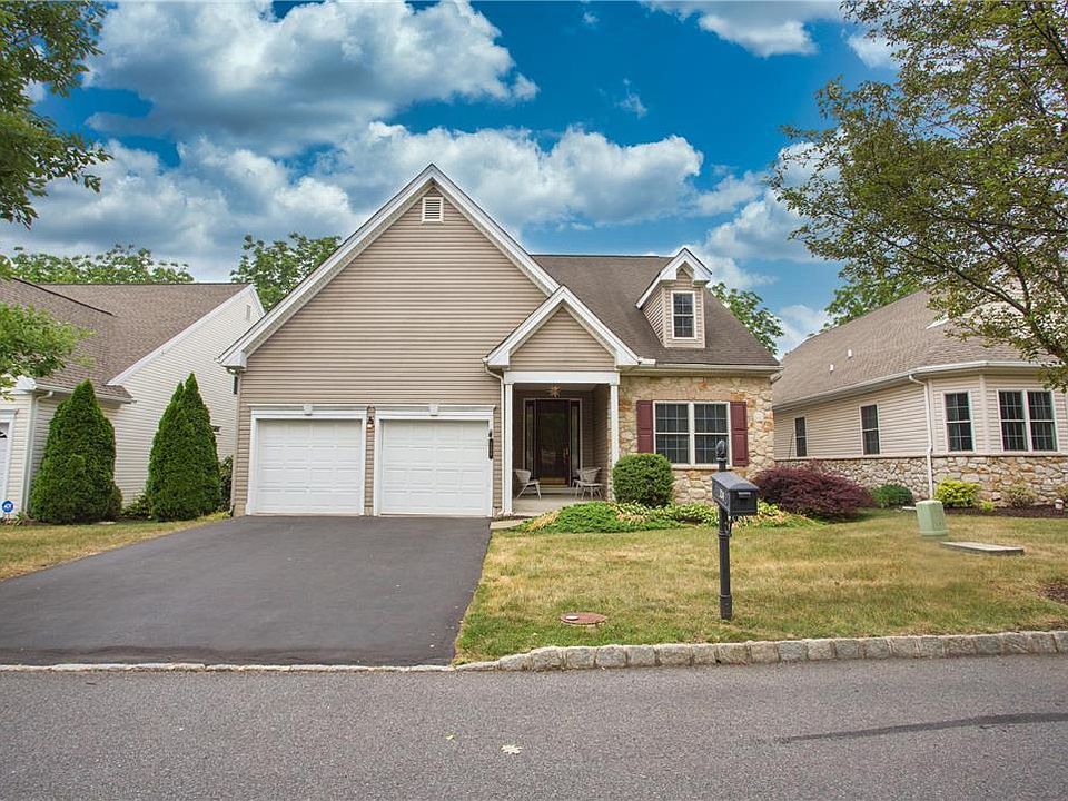 1st image of 124 Glenmoor Cir S