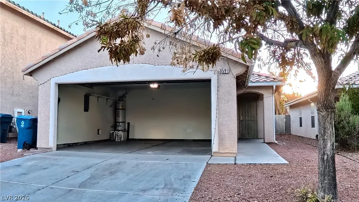 3 bed, 2.0 bath, 975 sqft, $1,750 — Photo 2