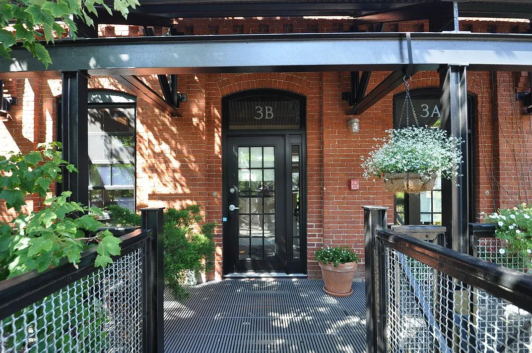 1 bed, 1050 sqft, $4,100 — Photo 2