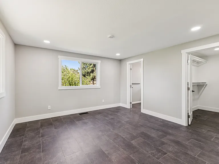 1079 Westwood Dr — Photo 14