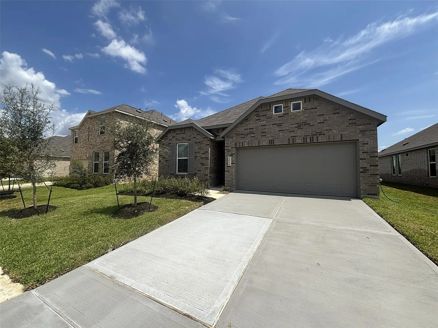 4 bed, 3.0 bath, 2098 sqft, $2,250 — Photo 2