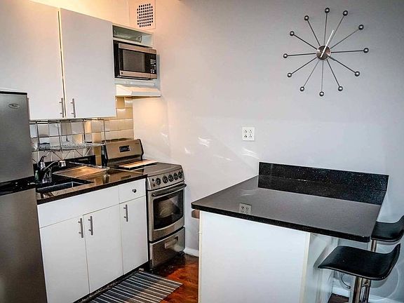 2nd image of 160 E 91st St APT 6E