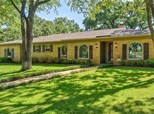 26 Devonshire Dr, Bedford, TX 76021