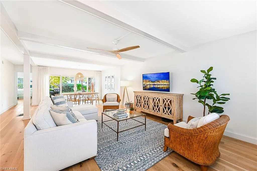 2 bed, 2.0 bath, 1100 sqft, $6,800 — Photo 2