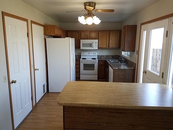 2nd image of 1319 Pinecrest St