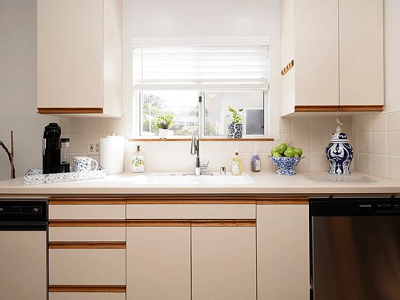 3rd image of 1606 Hackamore Rd #1