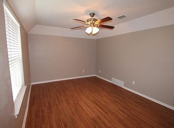 2nd image of 1603 Forest Glen Ct