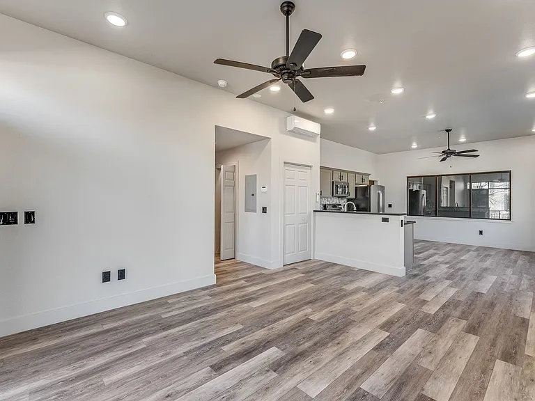 Dabs Properties LLC - 1723 N Chestnut Ave — Photo 8