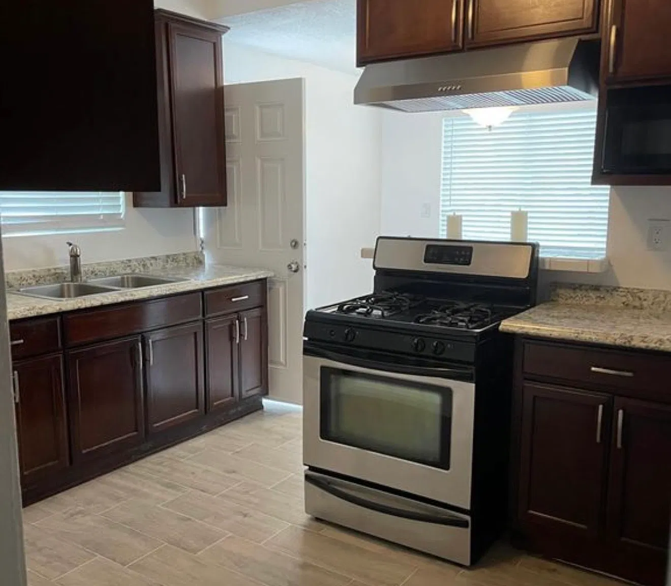 2 bed, 1000 sqft, $2,800 — Photo 3