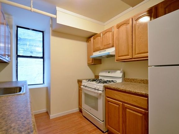 5th image of 277 W 150th St #Basement