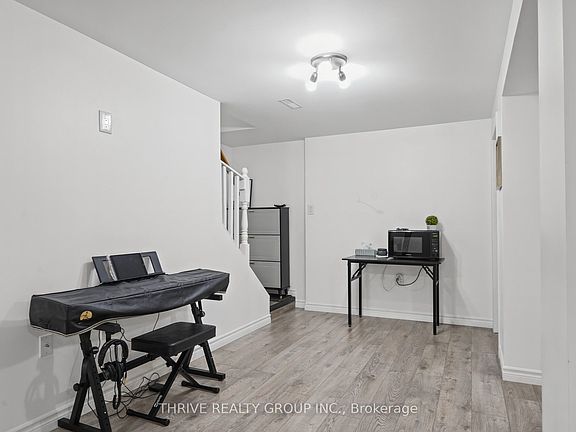 5th image of 9 Sanders Ct