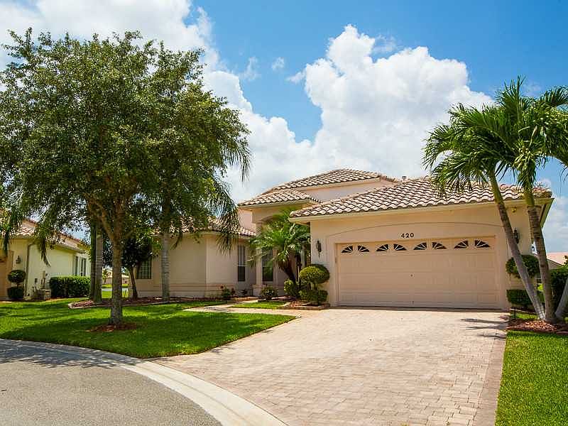 1st image of 420 NW Aqua Vista Ln