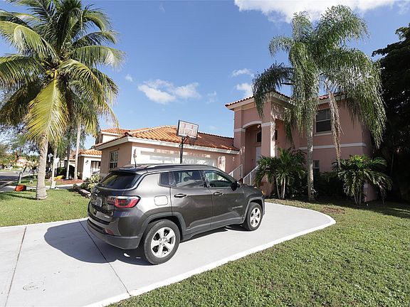 4th image of 6602 Geneva Street