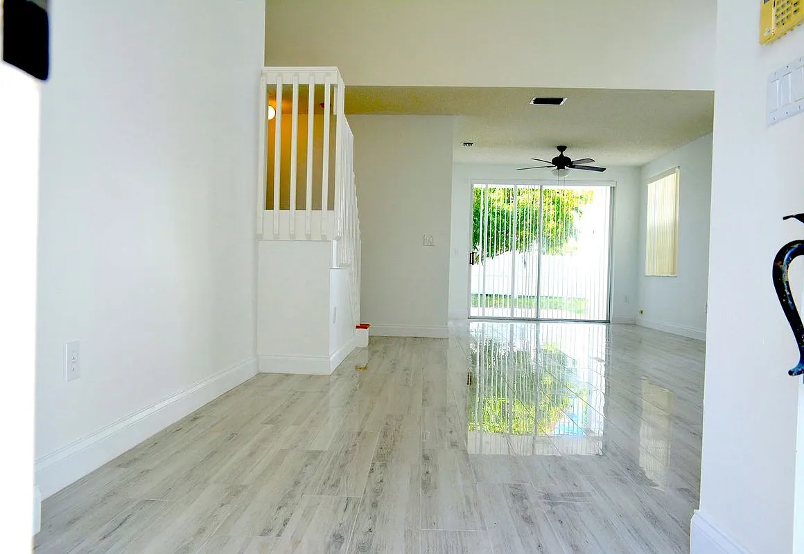 4 bed, 2.5 bath, 2762 sqft, $3,700 — Photo 2