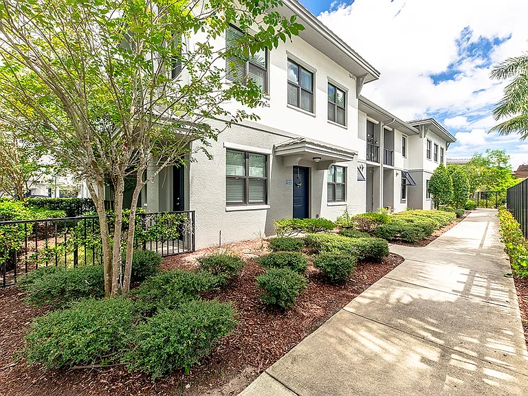 The Hamptons at Palm Beach Gardens Apartments — Photo 18