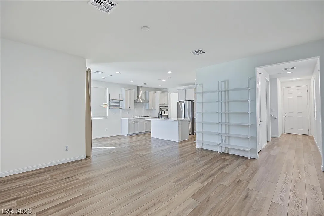 3 bed, 2.5 bath, 1897 sqft, $2,600 — Photo 4