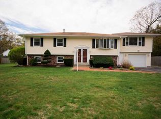 60 Americo Dr, Warwick, RI 02889
