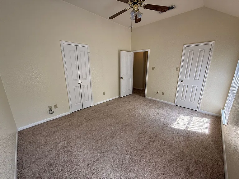 1815 Diana Ln — Photo 30