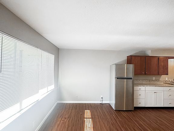 3rd image of 1567 Broadway St NE #1567