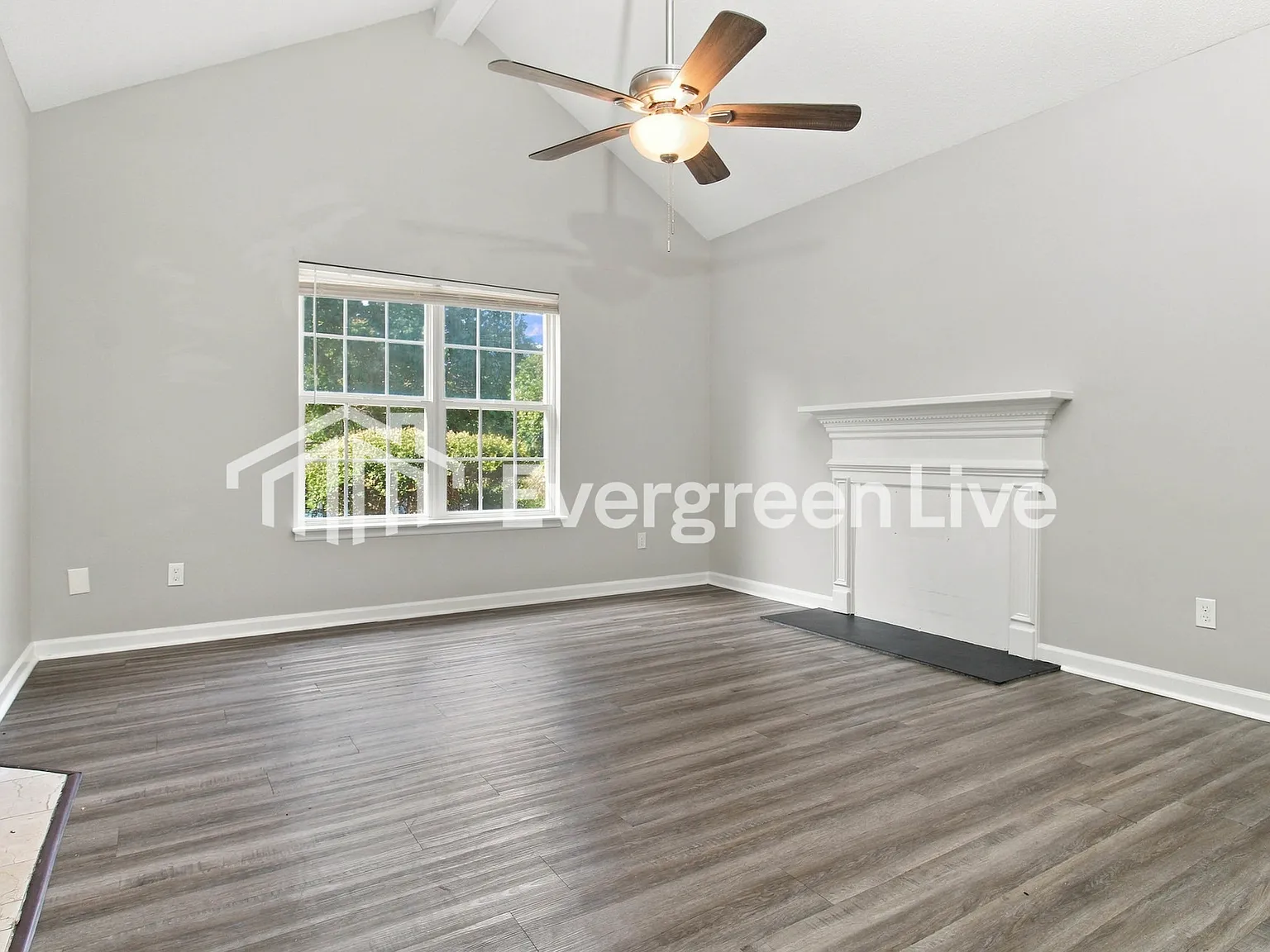 3 bed, 2.0 bath, 1296 sqft, $1,395 — Photo 2