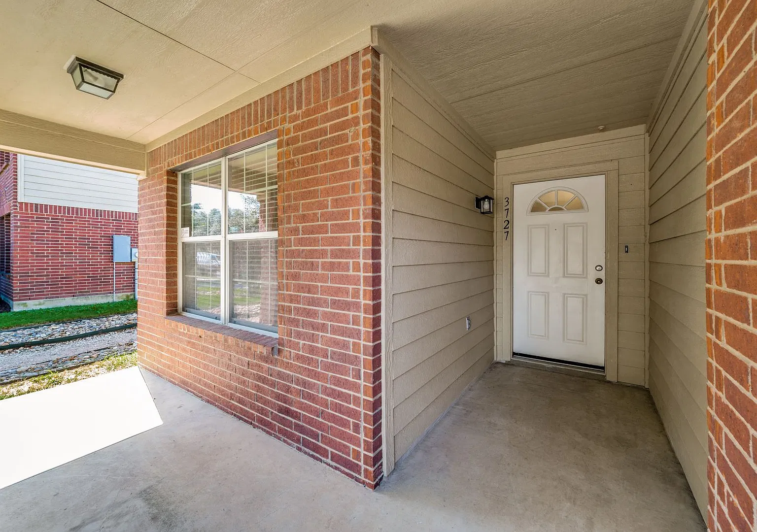 One Story 3-Bedroom Minutes From Lackland — Photo 4