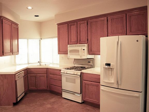 5th image of 228 Saint Thomas Dr