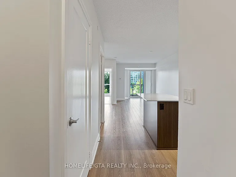 18 Graydon Hall Dr #904 — Photo 3