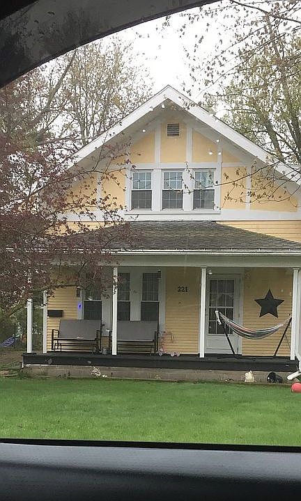 1st image of 221 Wentworth Ave