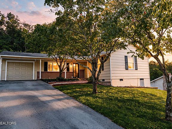2nd image of 3021 Wenwood Dr