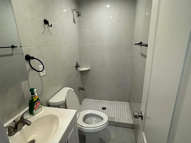 917 Willoughby Ave #1B — Photo 3