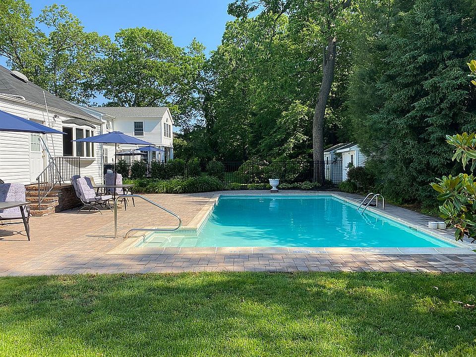 2nd image of 91 Little East Neck Rd S