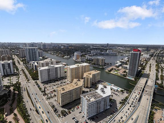 3rd image of 4111 S Ocean Drive #3811