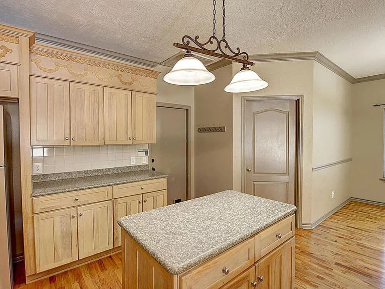 7642 Dallas St — Photo 20