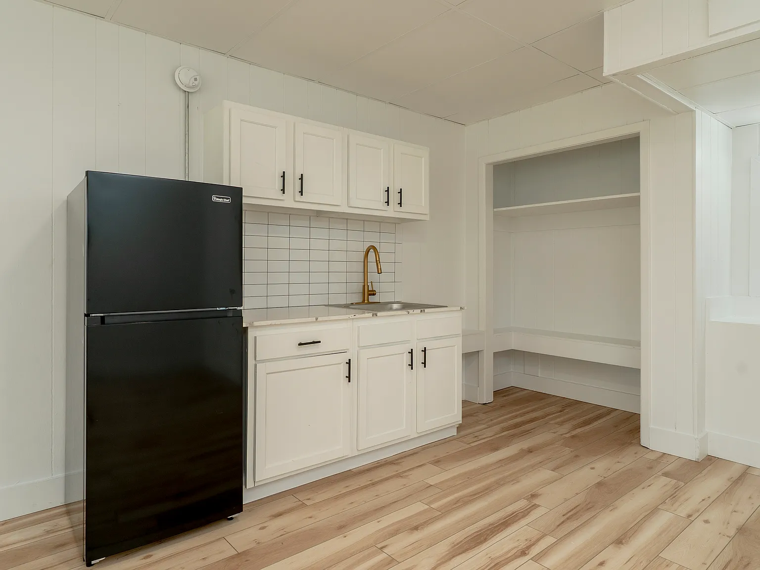 Studio, 300 sqft, $750 — Photo 4