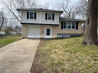 11024 Spring Valley Rd, Kansas City, MO 64134