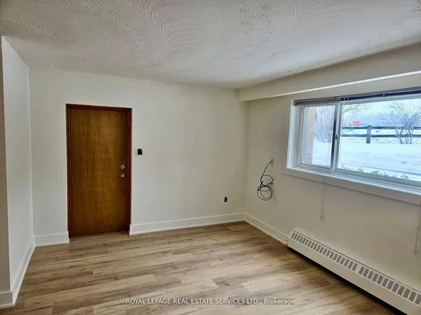 52 Peter St N #1, Mississauga, ON L5H 2G8