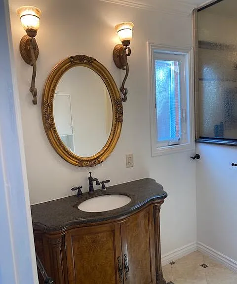 Elegant en suite bathroom to the Primary bedroom
