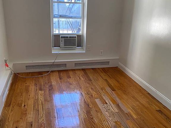 3rd image of 789 Willoughby Ave #2