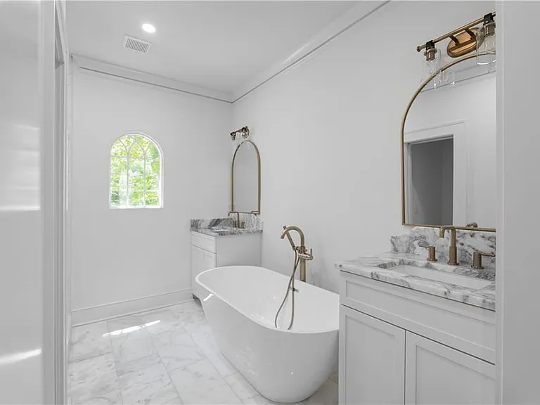 833 Martina Dr NE — Photo 16