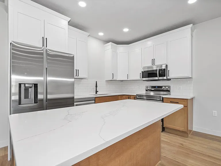 622 W Matthew Trl — Photo 3