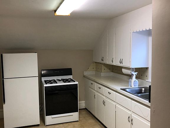 3rd image of 958 W 6th Ave #A