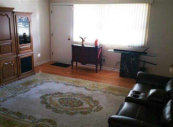 4th image of 300 Brookwood Dr
