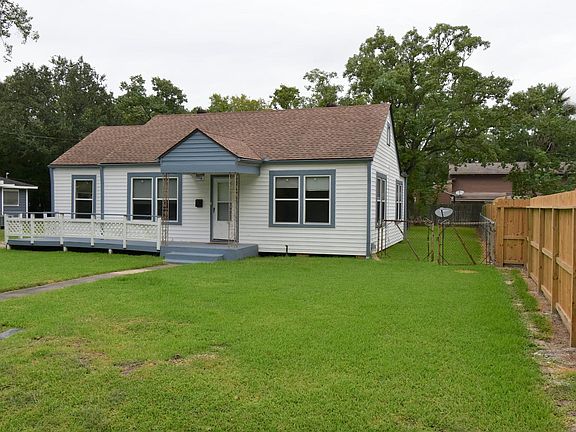 There are only 2 houses on this quiet yet convenient street. Easy access to 45 and also Palmer Highway.