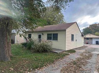 241 4th St E, Milan, IL 61264