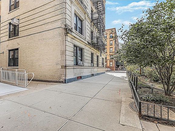 4th image of 530 Manhattan Ave APT 69