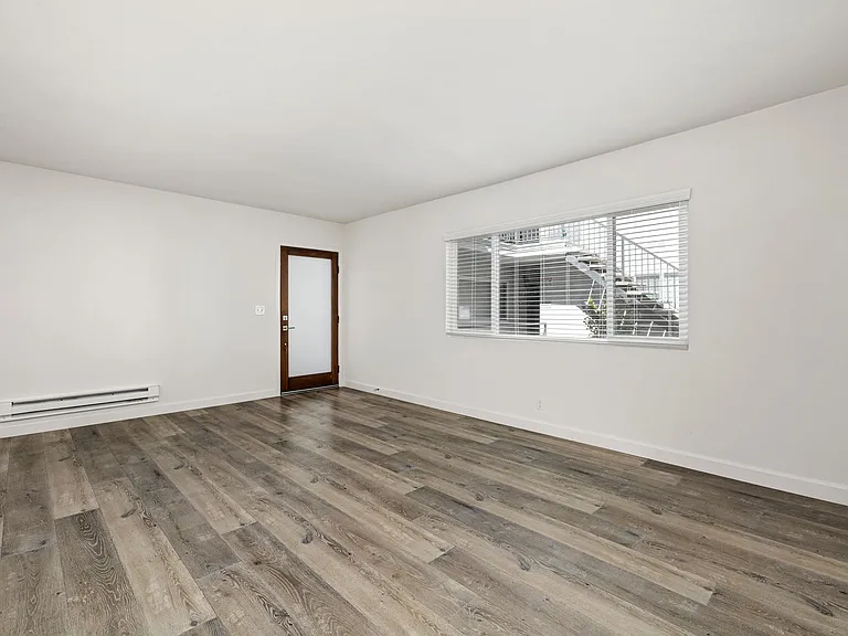 17405 Van Ness — Photo 12