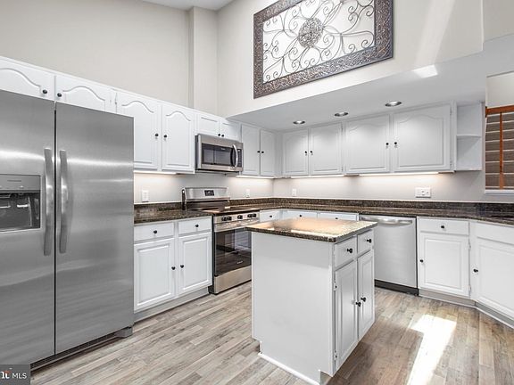 3rd image of 11469 Charleston Ct
