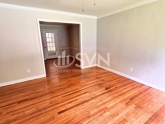 3rd image of 1215 Oak Lane Cir N